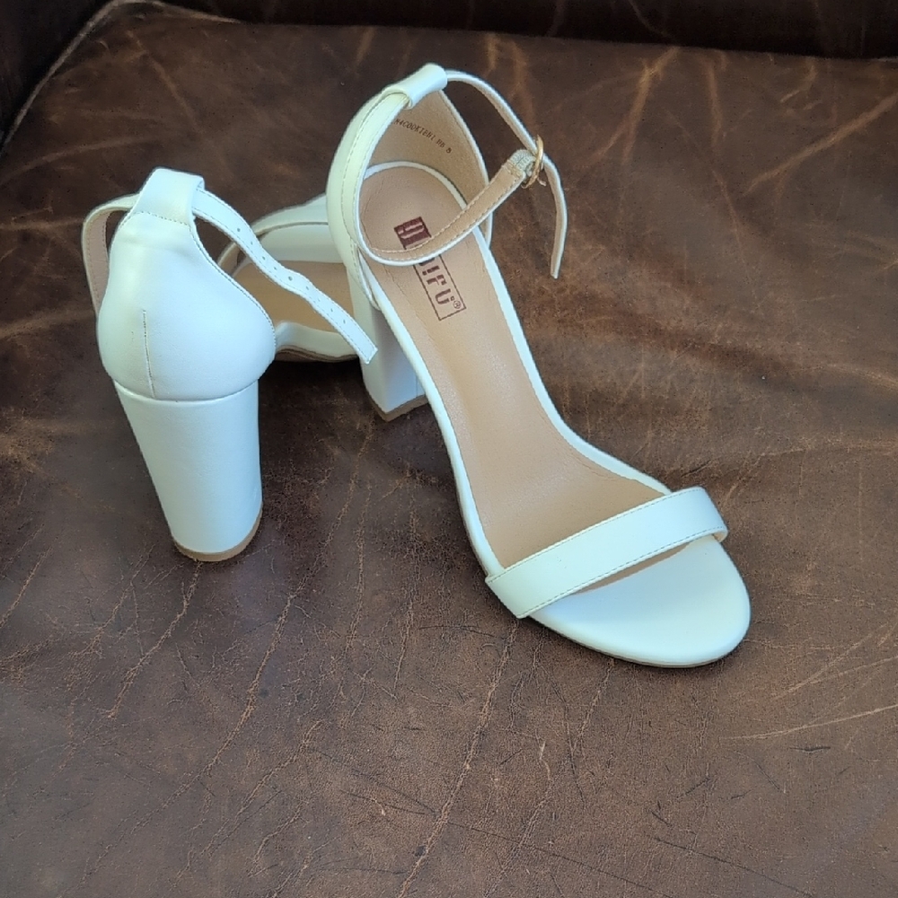 Elegant White Strappy Heels. IDIFU. 4"